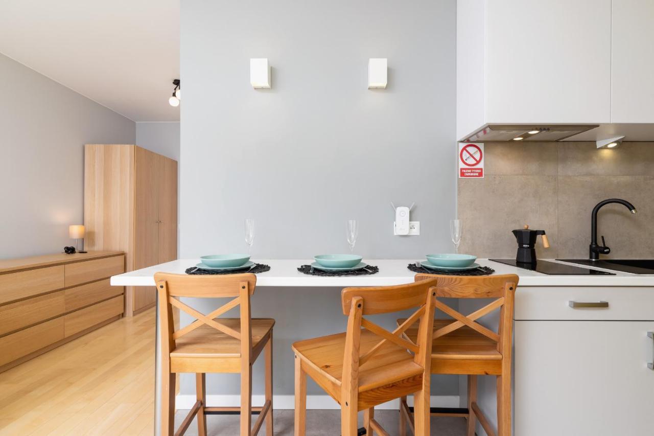 Solna Apartment With Parking Cracow By Noclegi Renters クラクフ エクステリア 写真