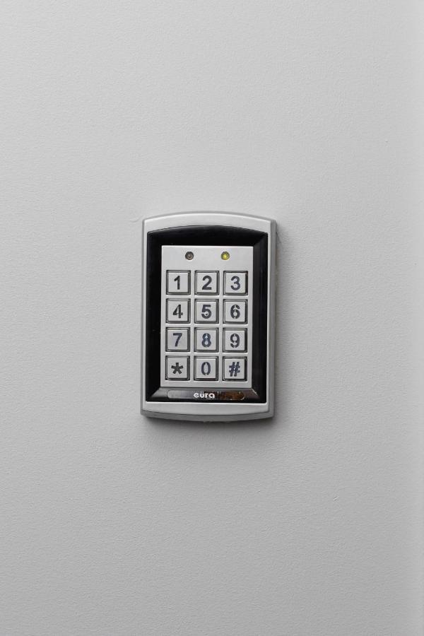 Solna Apartment With Parking Cracow By Noclegi Renters クラクフ エクステリア 写真