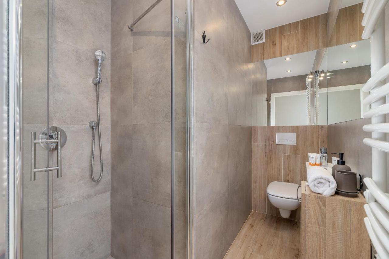 Solna Apartment With Parking Cracow By Noclegi Renters クラクフ エクステリア 写真